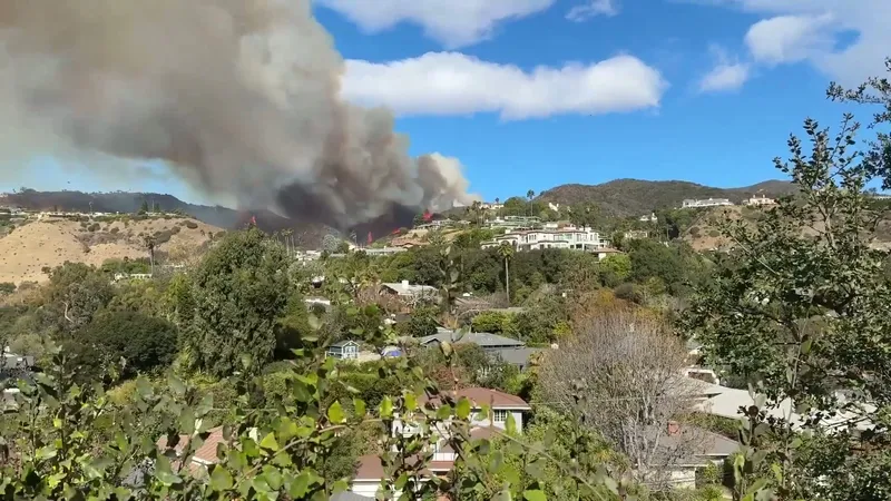 Dramatic Footage Shows Fierce Palisades Fire's Beginnings at Its Epicenter copy.mp4