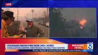 1256 Actor Steve Guttenberg helping fire crews by moving cars near Pacific Palisades brush fire (1).mp4